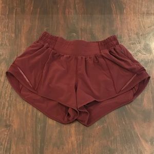 Lululemon athletica Hotty hot 2.5in shorts